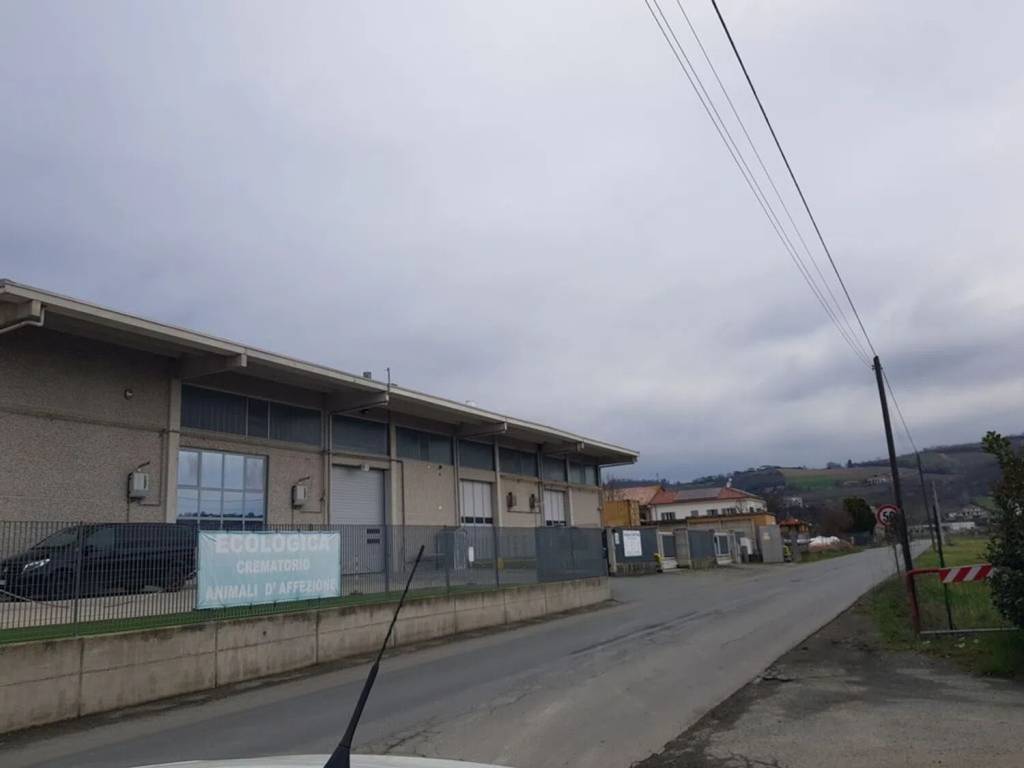locale commerciale in vendita ad Acqui Terme