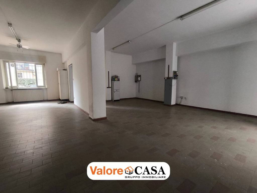 locale commerciale in vendita ad Acqui Terme