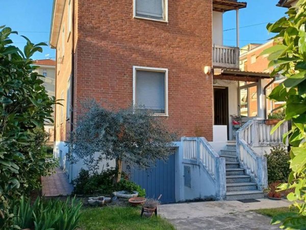 casa indipendente in vendita ad Acqui Terme