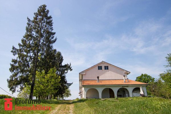 casa indipendente in vendita ad Acqui Terme in zona Moirano