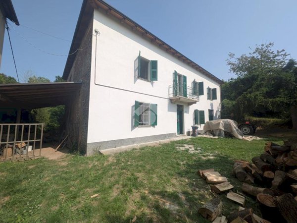 casa indipendente in vendita ad Acqui Terme in zona Moirano