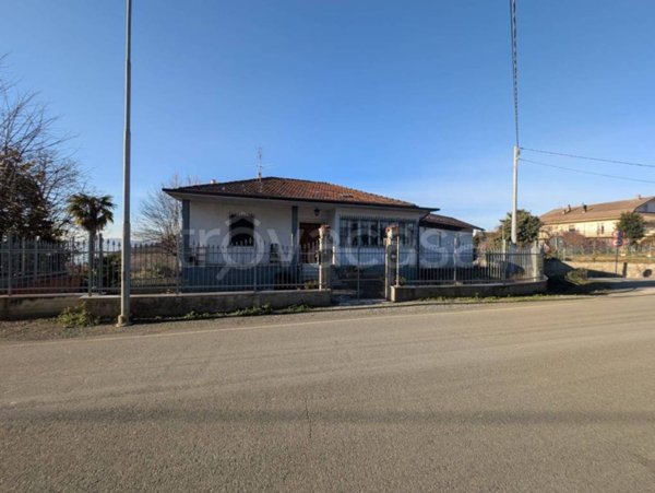casa indipendente in vendita ad Acqui Terme in zona Moirano
