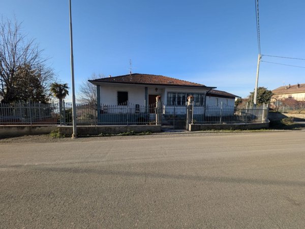 casa indipendente in vendita ad Acqui Terme in zona Moirano