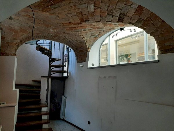 locale commerciale in vendita ad Acqui Terme