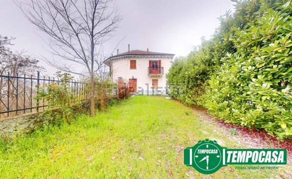 casa indipendente in vendita ad Acqui Terme in zona Lussito