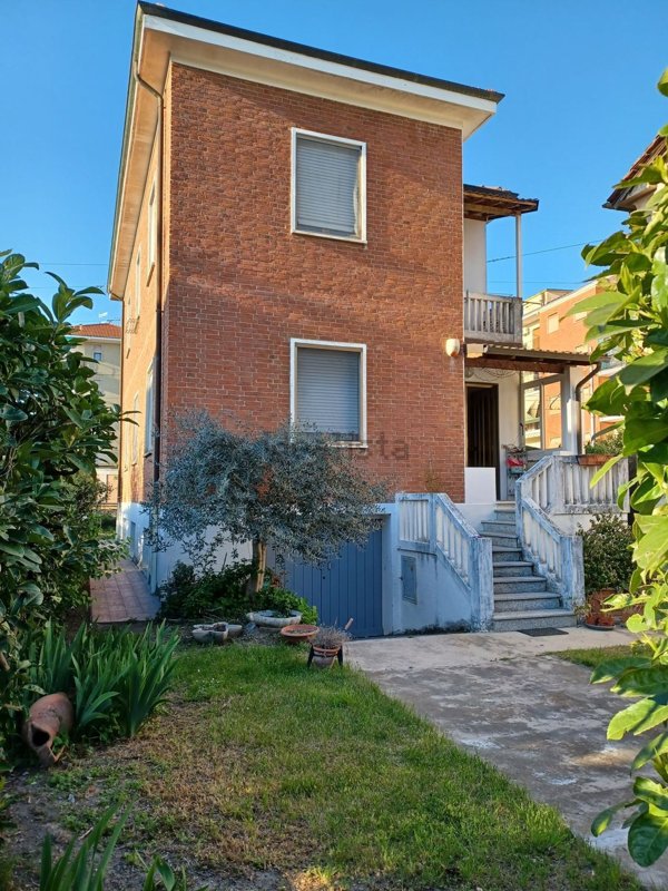 casa indipendente in vendita ad Acqui Terme