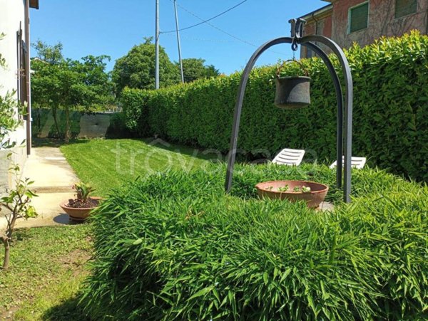 casa indipendente in vendita ad Acqui Terme in zona Moirano