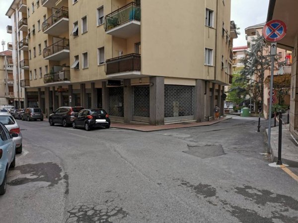 locale commerciale in vendita ad Acqui Terme
