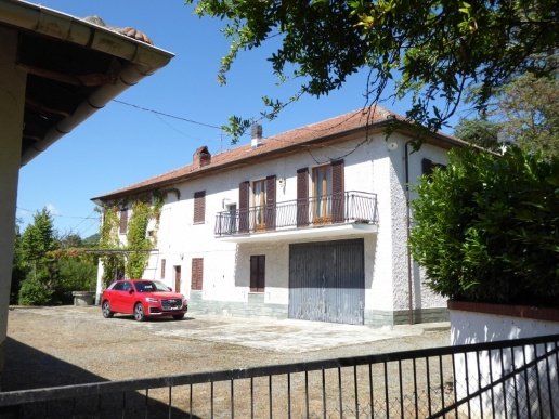 casa indipendente in vendita ad Acqui Terme