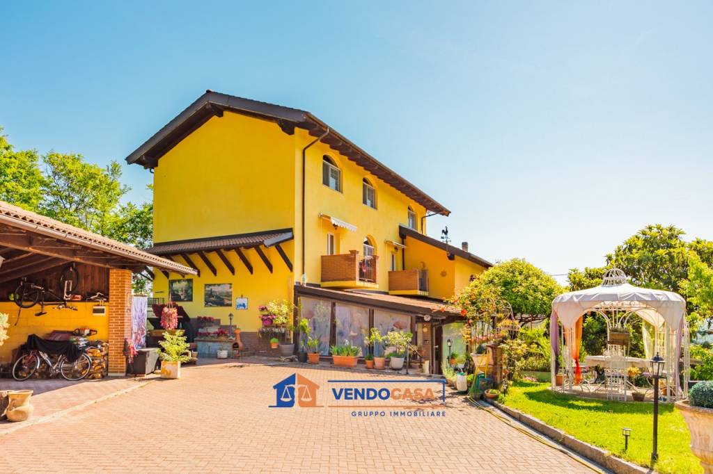 casa indipendente in vendita ad Acqui Terme in zona Moirano