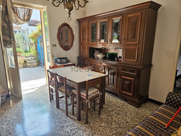 casa indipendente in vendita ad Acqui Terme in zona Ovrano