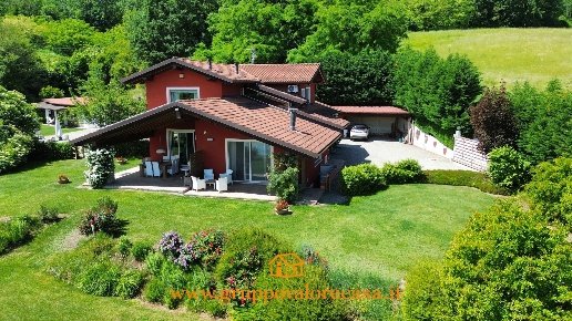 casa indipendente in vendita ad Acqui Terme in zona Ovrano