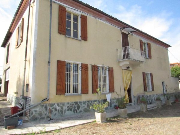 casa indipendente in vendita ad Acqui Terme in zona Moirano