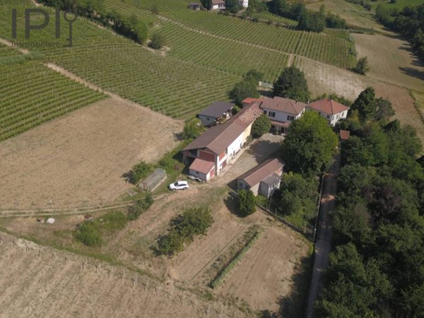 casa indipendente in vendita ad Acqui Terme in zona Moirano
