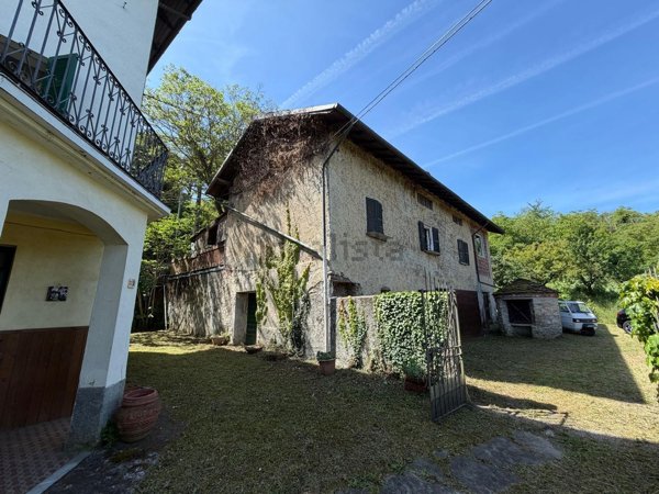 casa indipendente in vendita ad Acqui Terme in zona Moirano