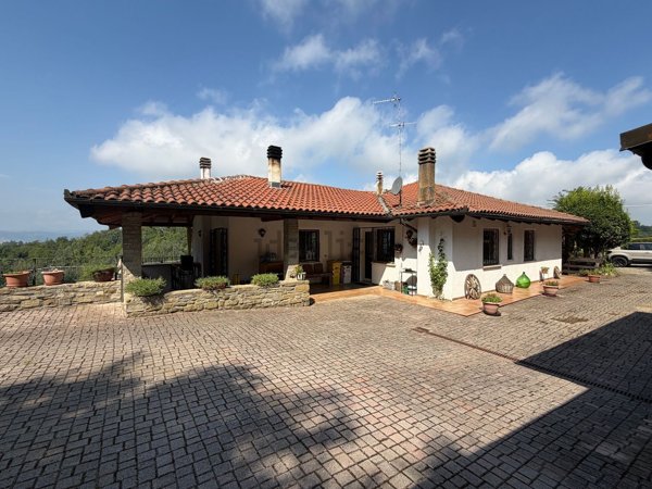 casa indipendente in vendita ad Acqui Terme in zona Moirano