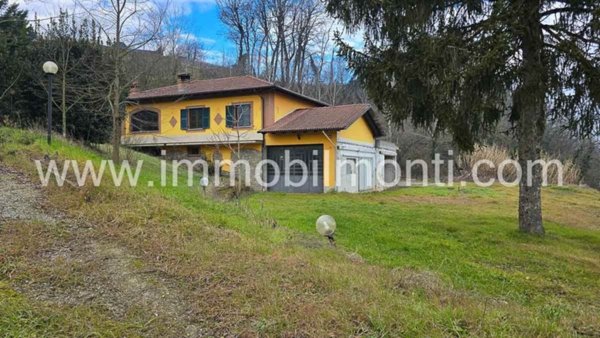 casa indipendente in vendita ad Acqui Terme in zona Moirano