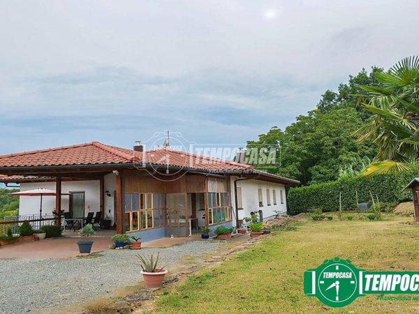 casa indipendente in vendita ad Acqui Terme in zona Moirano