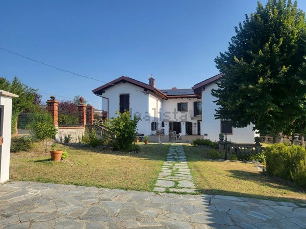 casa indipendente in vendita ad Acqui Terme in zona Moirano