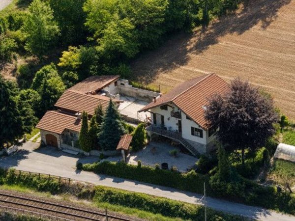 casa indipendente in vendita ad Acqui Terme