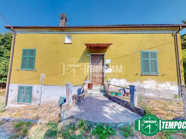 casa indipendente in vendita ad Acqui Terme in zona Moirano