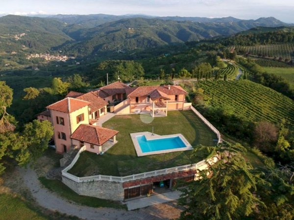 casa indipendente in vendita ad Acqui Terme in zona Ovrano