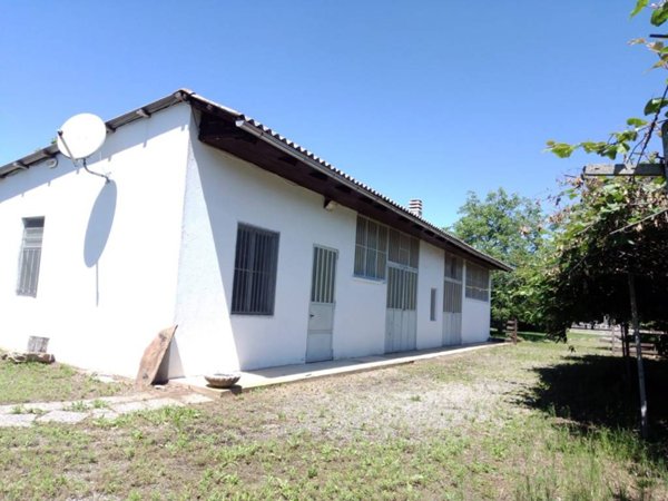 locale commerciale in vendita a Cavaglià