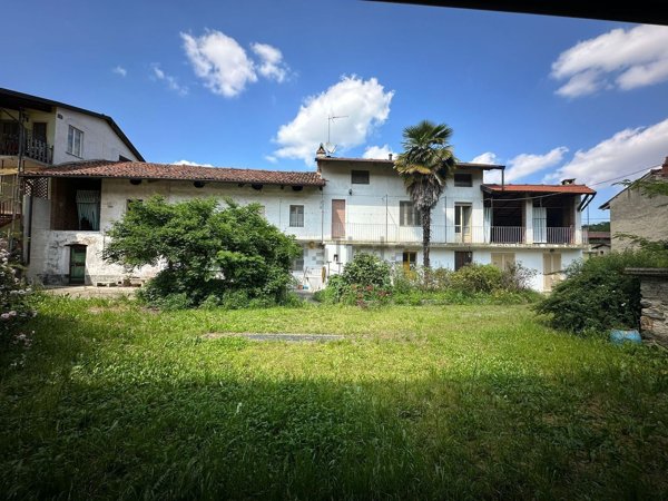 casale in vendita a Cavaglià