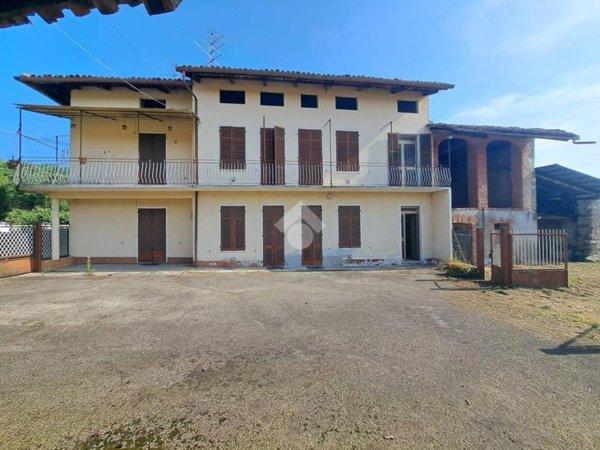 esavano in vendita a Cavaglià