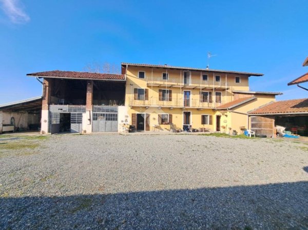 casa indipendente in vendita a Cavaglià