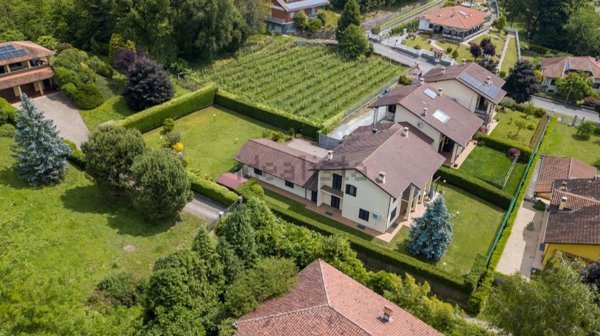 casa indipendente in vendita a Cavaglià