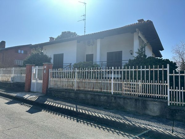 casa indipendente in vendita a Cavaglià