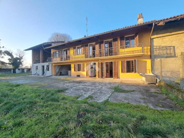 casa indipendente in vendita a Cavaglià