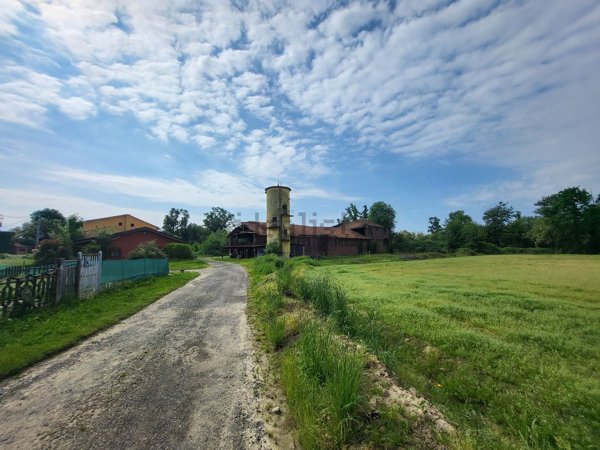 casale in vendita a Cavaglià