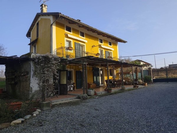 casa indipendente in vendita a Cavaglià