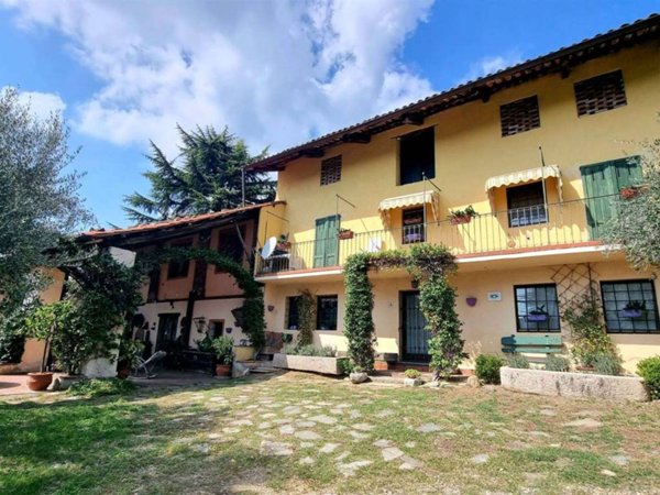 casa indipendente in vendita a Cerrione