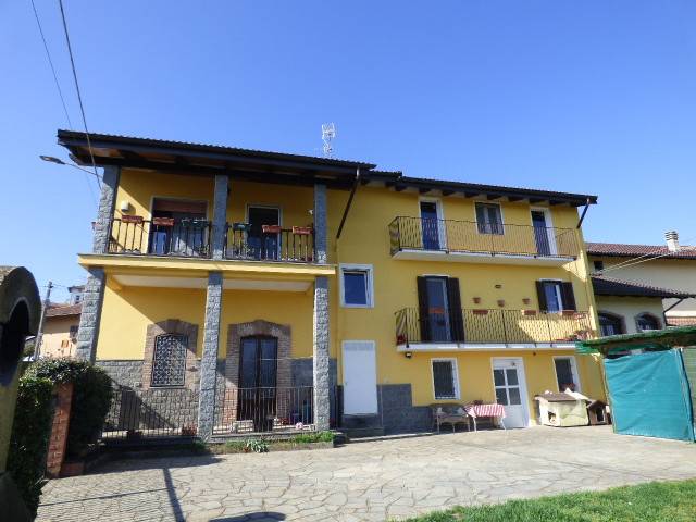 casa indipendente in vendita a Cerrione