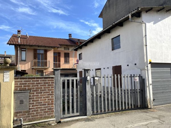 casa indipendente in vendita a Cerrione