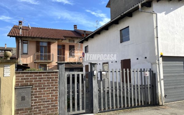 casa indipendente in vendita a Cerrione