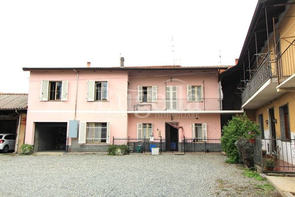 casa indipendente in vendita a Cerrione in zona Magnonevolo
