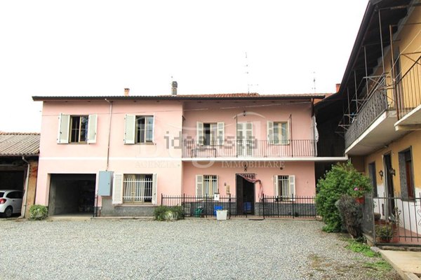 casa indipendente in vendita a Cerrione
