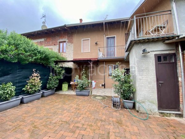 casa indipendente in vendita a Cerrione in zona Magnonevolo