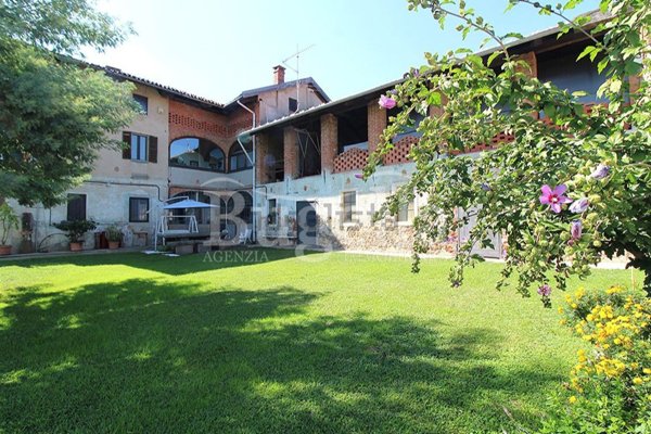 casa indipendente in vendita a Cerrione