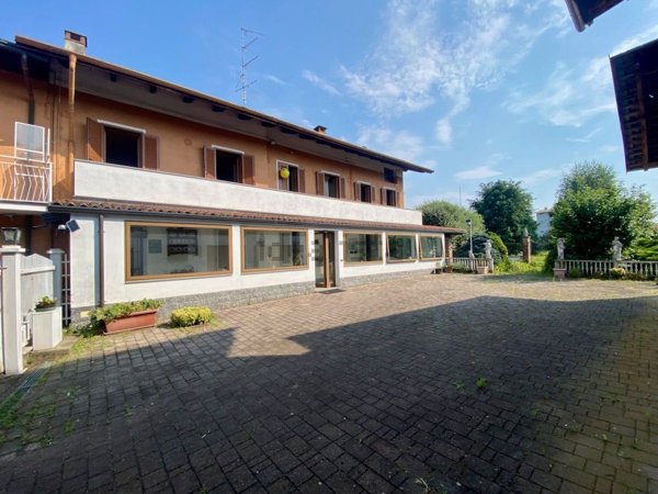 casa indipendente in vendita a Cerrione