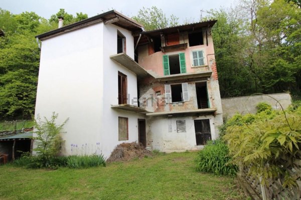 casa indipendente in vendita a Cerrione