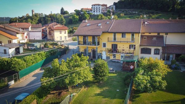 casa indipendente in vendita a Cerrione