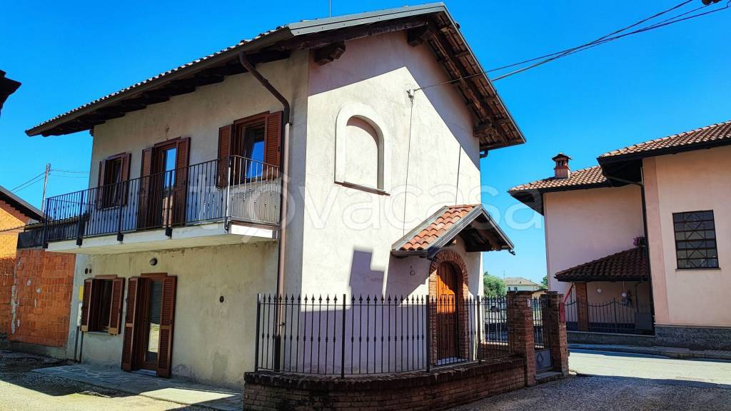 casa indipendente in vendita a Cerrione in zona Vergnasco