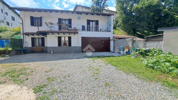 casa indipendente in vendita a Cerrione