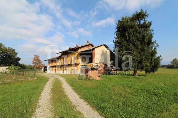 casa indipendente in vendita a Cerrione