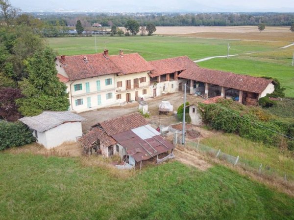 casa indipendente in vendita a Cerrione